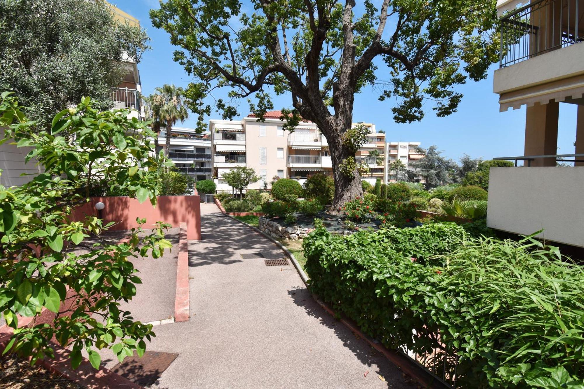 Le Cap Soleil -Standing - Piscine Collective Et Parking Prive Apartment Рокбрюн-Кап-Мартин Екстериор снимка